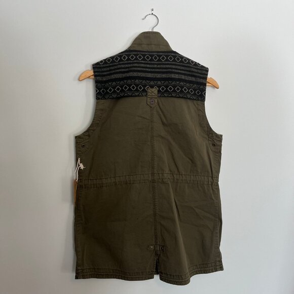 Roots Canada. Utility Vest. Olive Green Color. Size Medium. NWT. Womens. - Picture 2 of 9